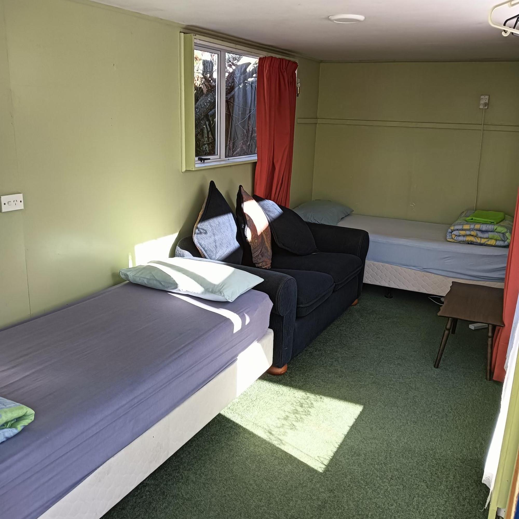 Annies Nirvana Lodge Backpackers ทาคาคา ภายนอก รูปภาพ