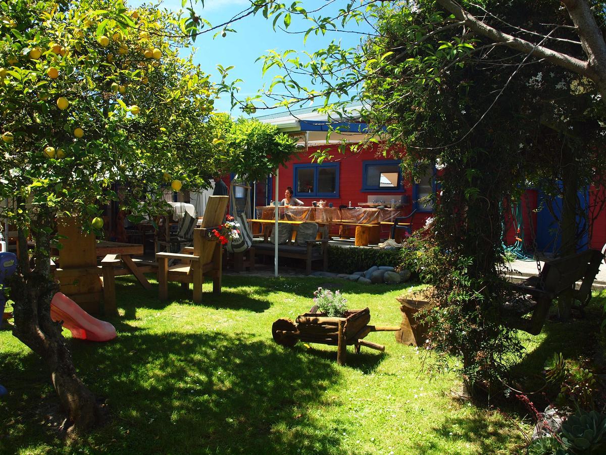Annies Nirvana Lodge Backpackers ทาคาคา ภายนอก รูปภาพ