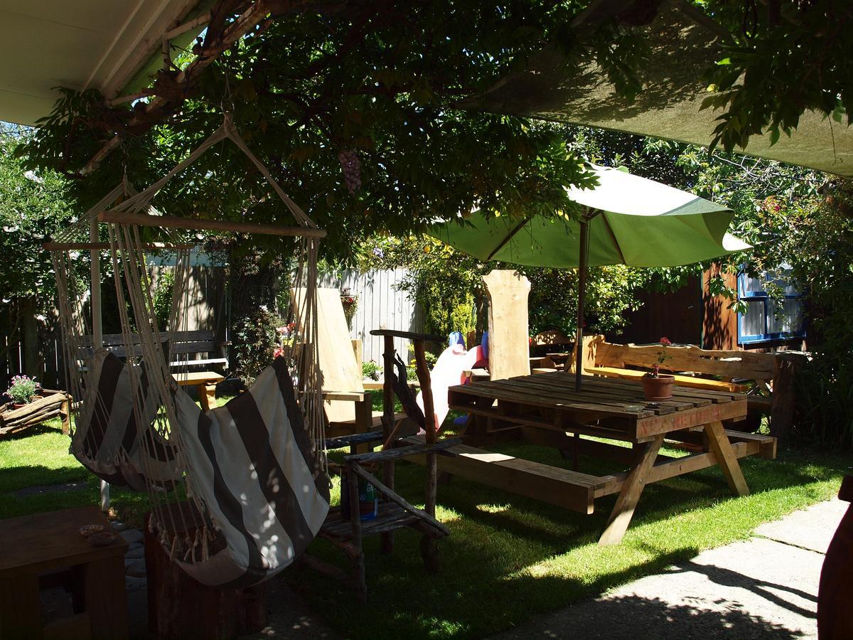 Annies Nirvana Lodge Backpackers ทาคาคา ภายนอก รูปภาพ
