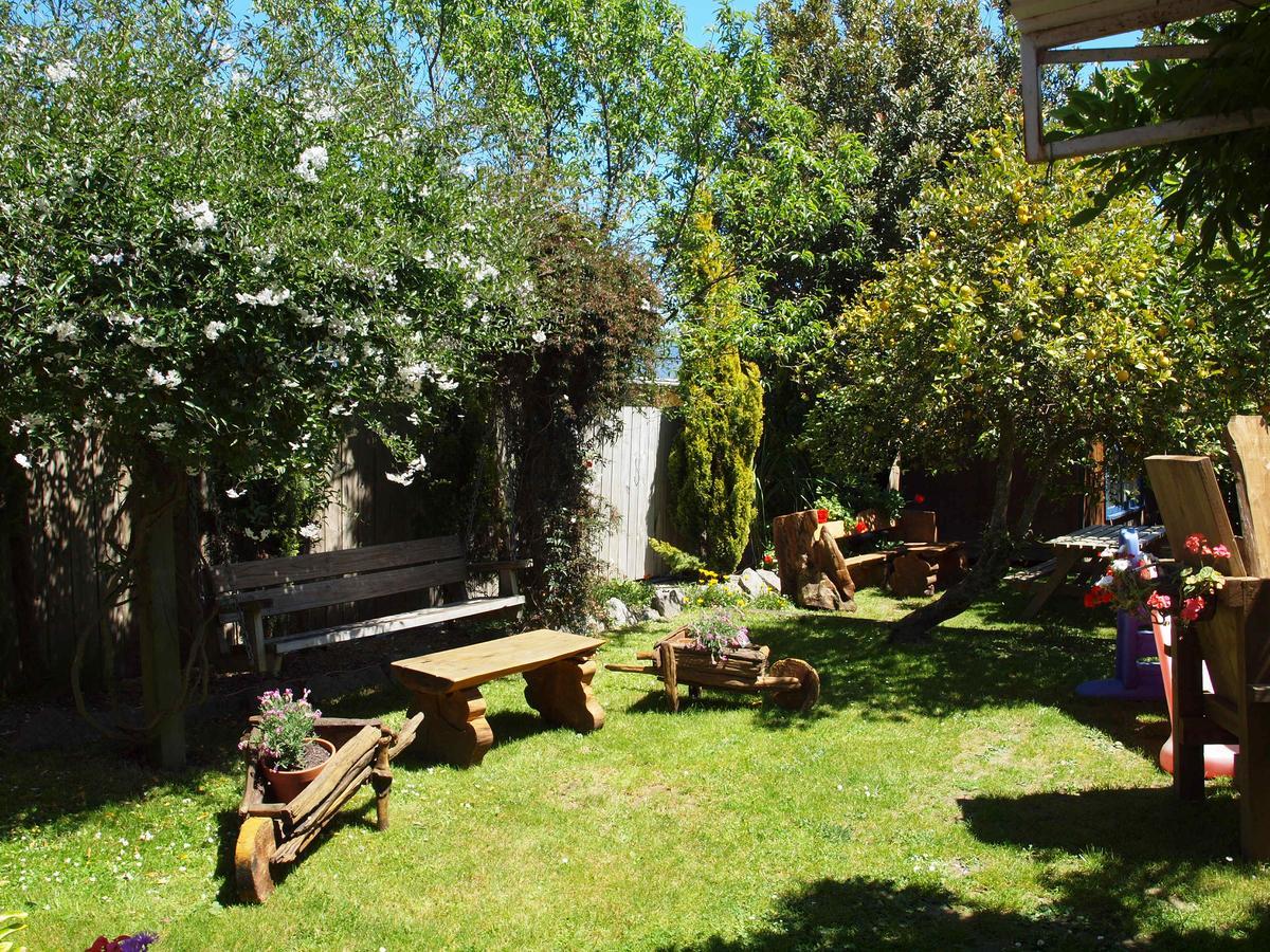 Annies Nirvana Lodge Backpackers ทาคาคา ภายนอก รูปภาพ