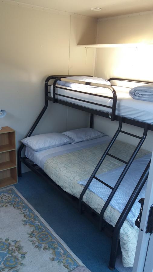 Annies Nirvana Lodge Backpackers ทาคาคา ภายนอก รูปภาพ