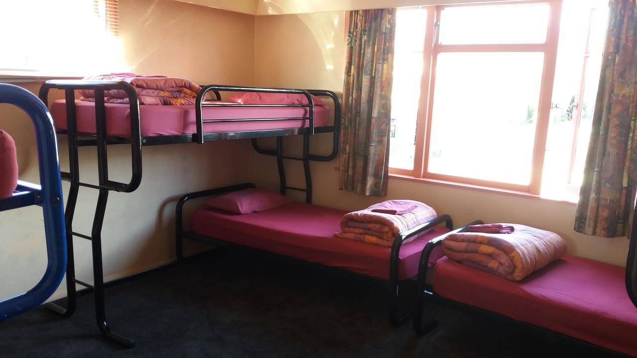 Annies Nirvana Lodge Backpackers ทาคาคา ภายนอก รูปภาพ