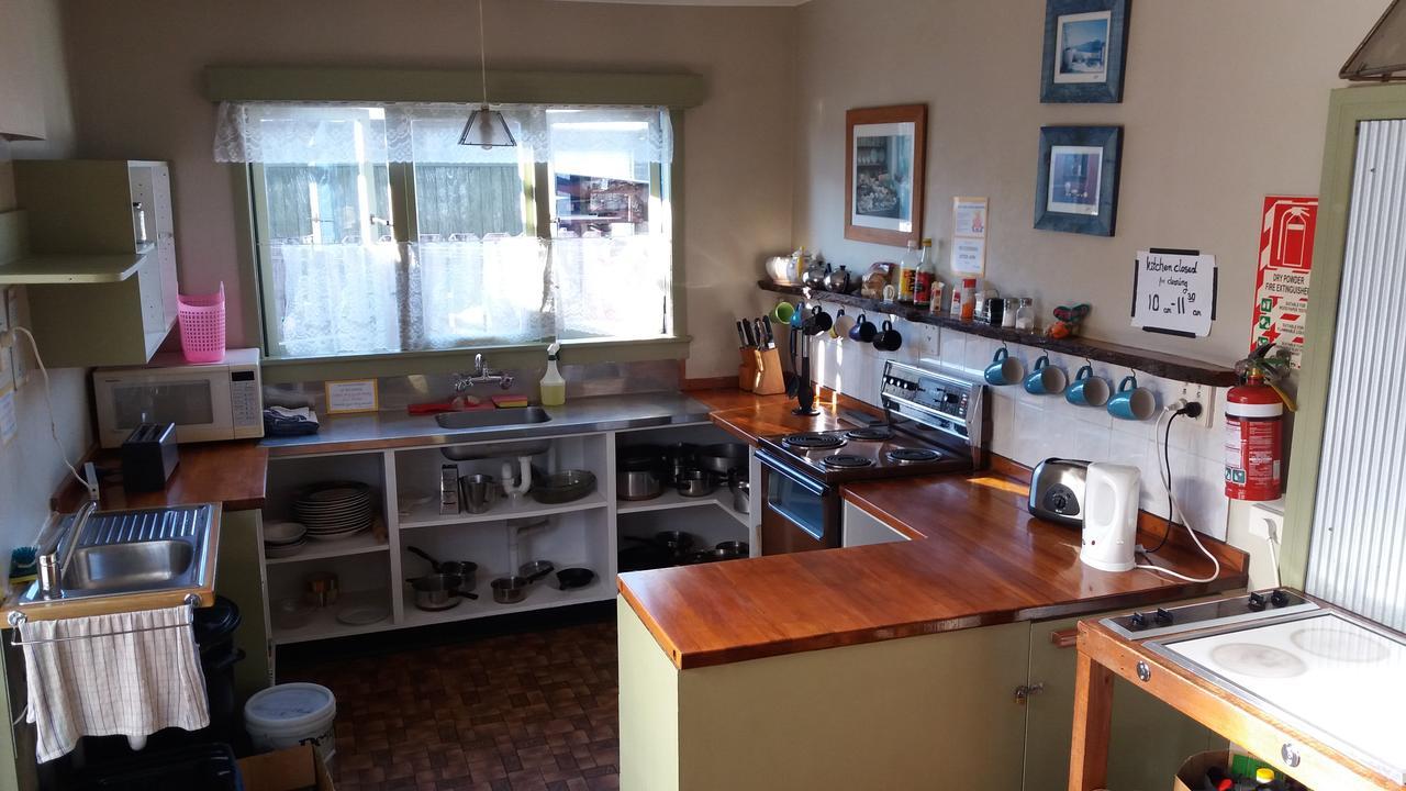 Annies Nirvana Lodge Backpackers ทาคาคา ภายนอก รูปภาพ