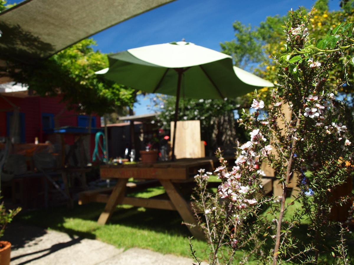 Annies Nirvana Lodge Backpackers ทาคาคา ภายนอก รูปภาพ