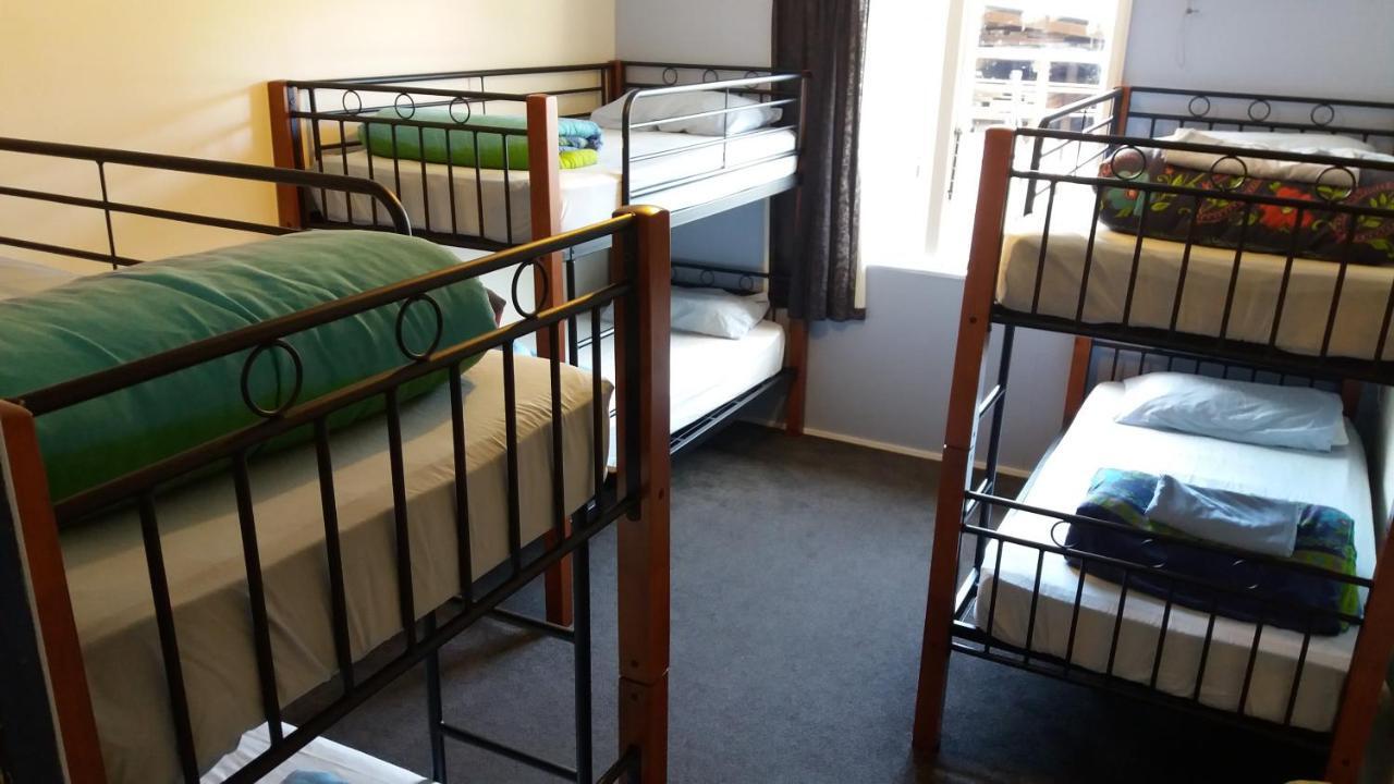 Annies Nirvana Lodge Backpackers ทาคาคา ภายนอก รูปภาพ